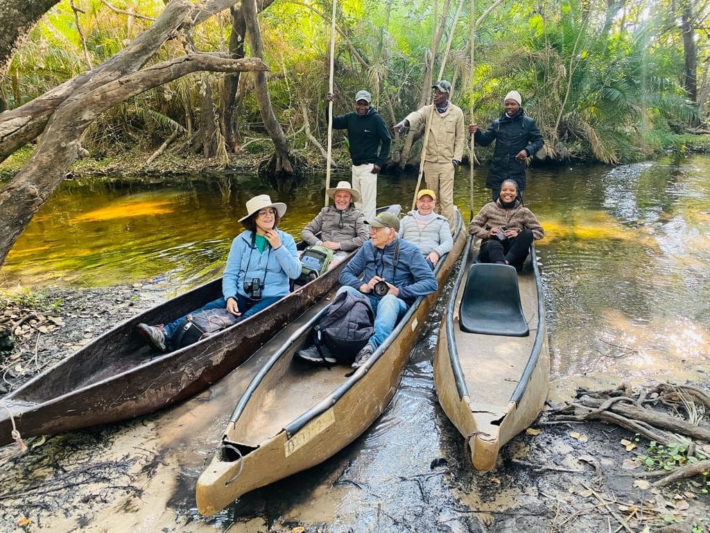 Mokoro, a canoa tradicional usada em safáris no Delta do Okavango