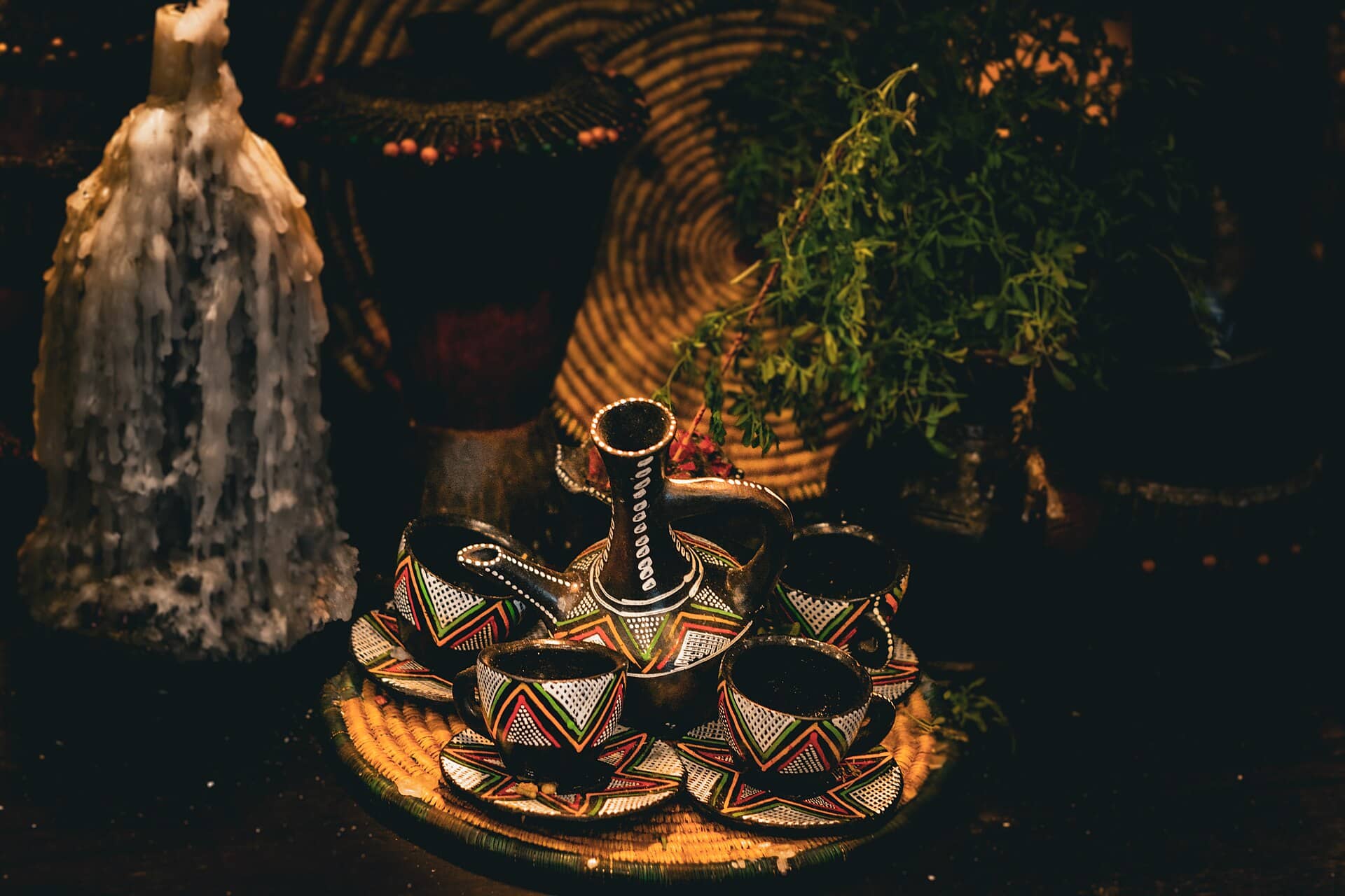 Cerimônia do café etíope, com a jebena tradicional