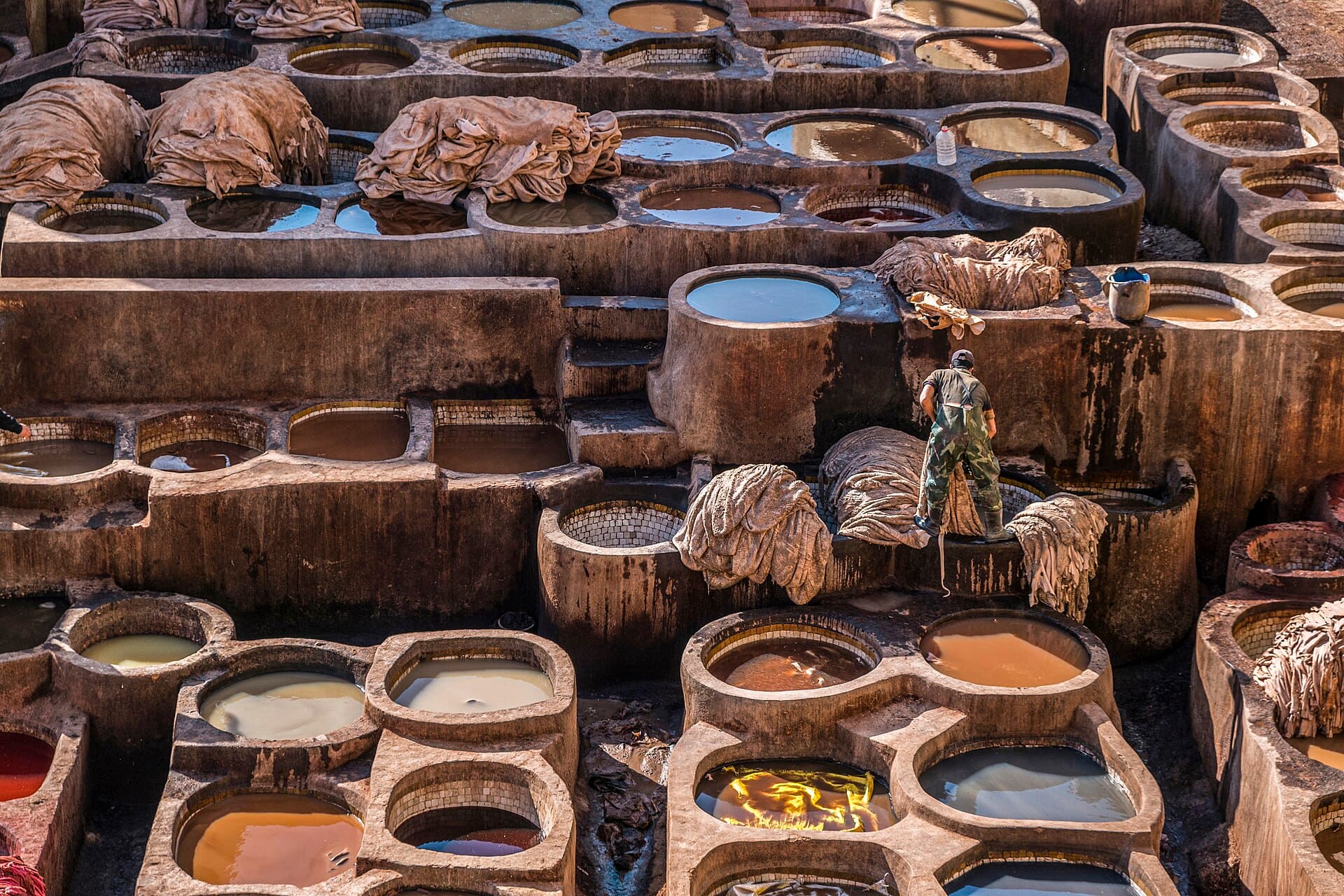 Curtumes tradicionais de Fez, no Marrocos