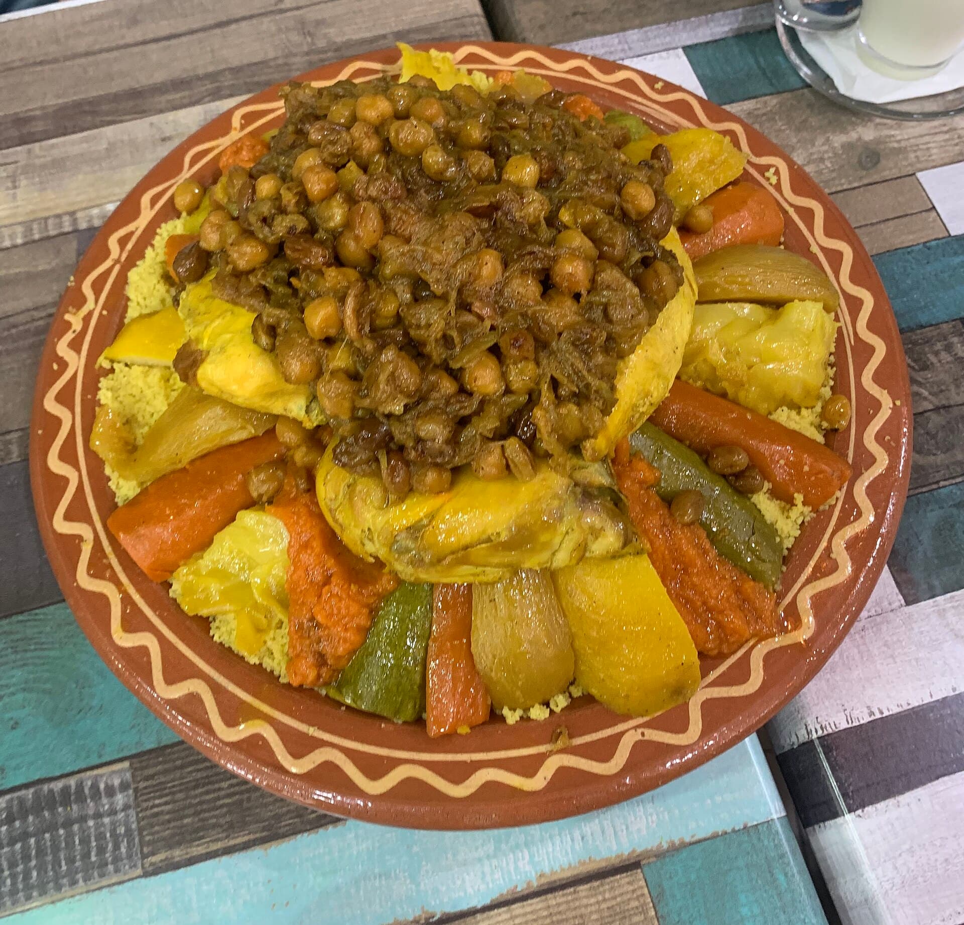 Cuscuz marroquino, tradicionalmente servido às sextas-feiras