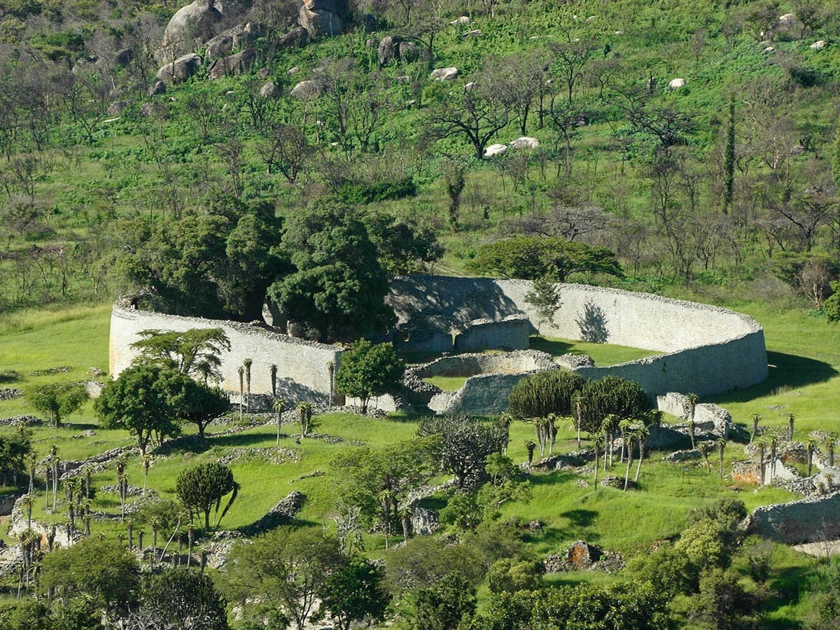 Muralhas de pedra do Grande Zimbábue