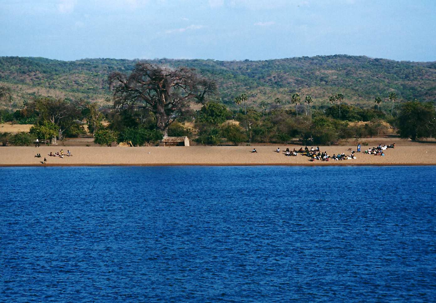 Praia do Lago Malawi, um dos Grandes Lagos africanos