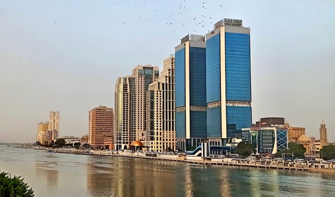 Vista de Cairo às margens do rio Nilo