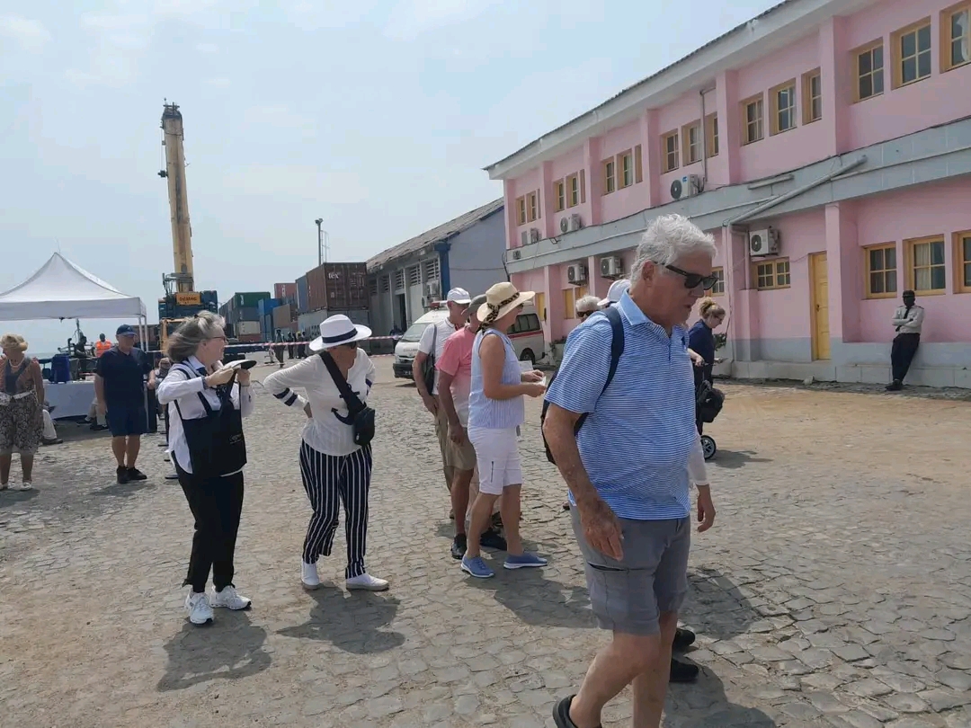 Quantos Turistas Visitaram São Tomé e Príncipe em 2023 e 2024?