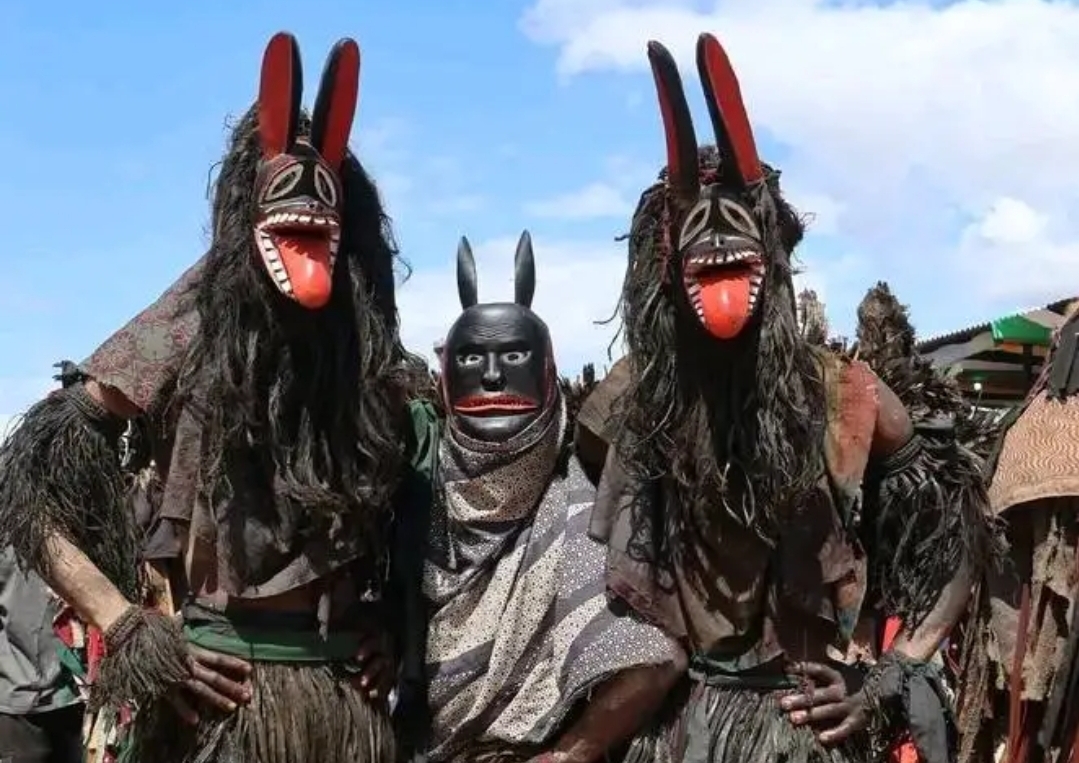 Nyau: A Dança Espiritual da Sociedade Secreta Chewa em Moçambique