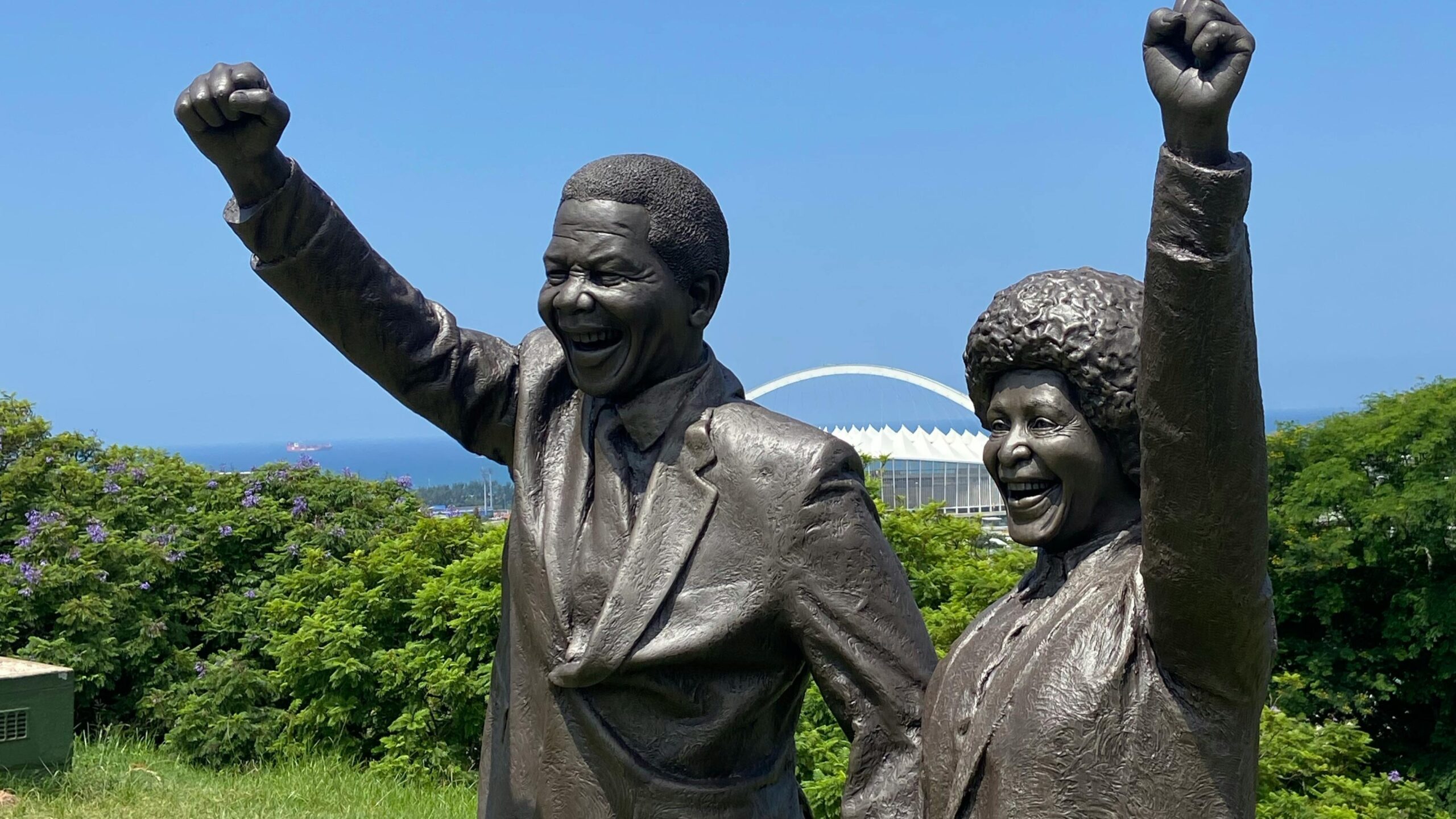 Estátua de Mandela e Winnie em Durban: Onde Fica e Como Visitar