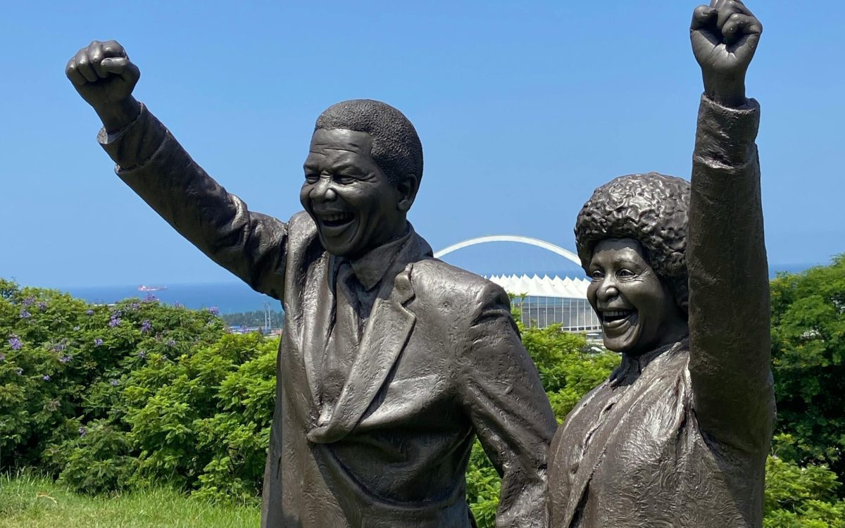 Estátua de Mandela e Winnie em Durban: Onde Fica e Como Visitar